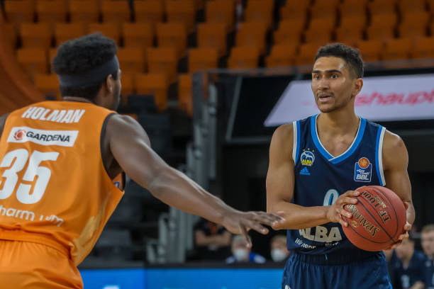 平赛事中出 平赛事中出